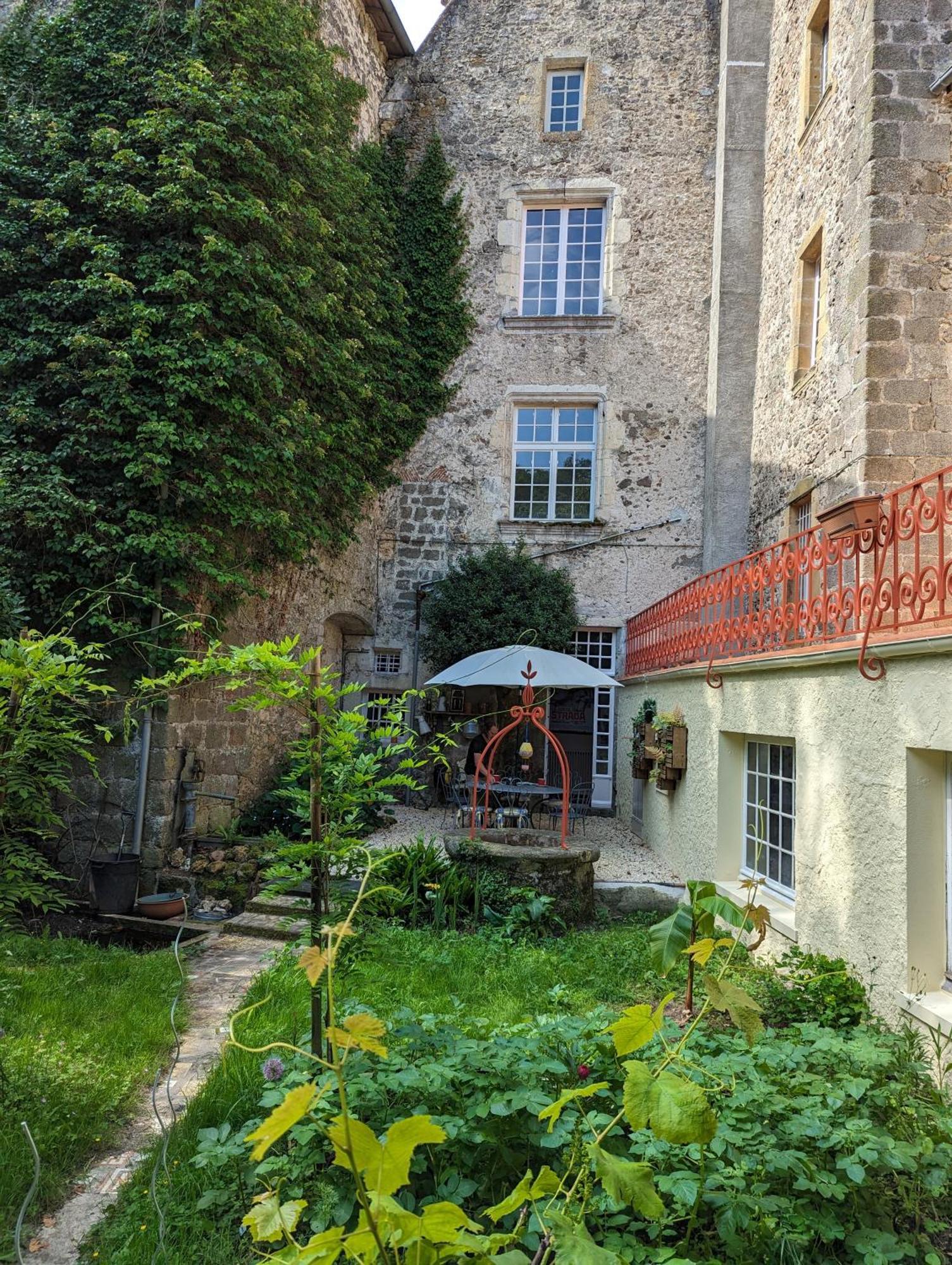Manoir Des Arts Bed and Breakfast Confolens Εξωτερικό φωτογραφία